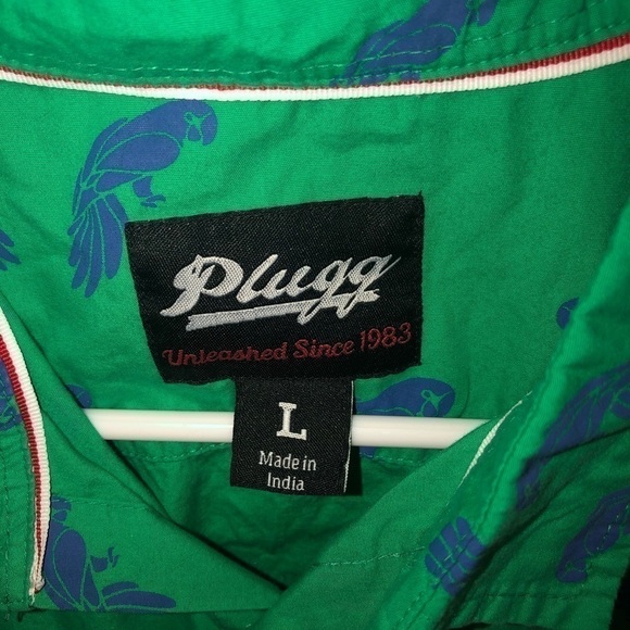 Plugg size large button down shirt green with parrot graphics - Picture 6 of 12